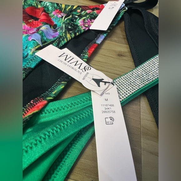 Victoria’s Secret shine strap Brazilian bottoms - Picture 4 of 6